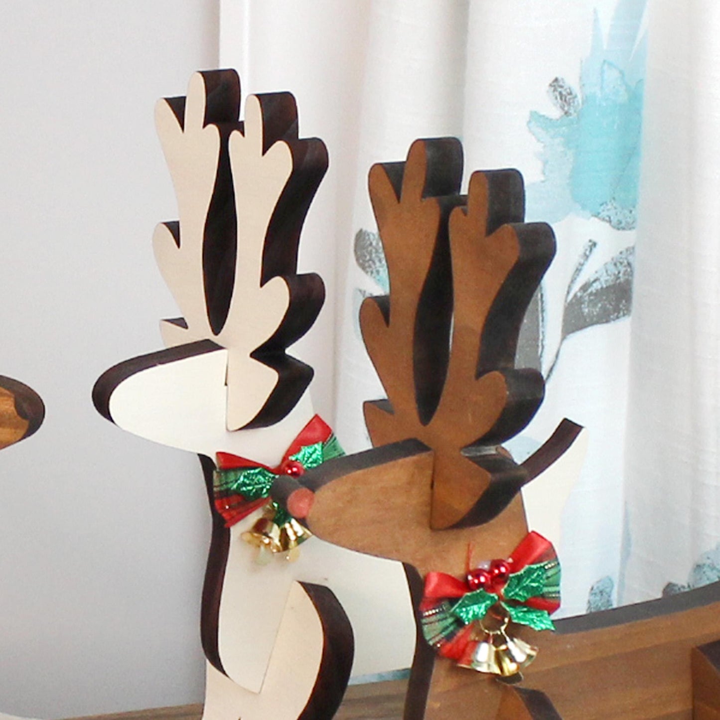 Rustic Wooden Christmas Reindeer Set of 2, Modern Farmhouse Decor, Antique White or Brown, Fireplace Mantel Decoration, Tabletop Centerpiece